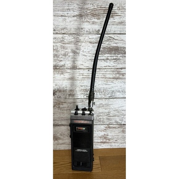 Realistic TRC-211 Vintage Handheld CB Radio Transceiver UNTESTED No Charger - Picture 1 of 10